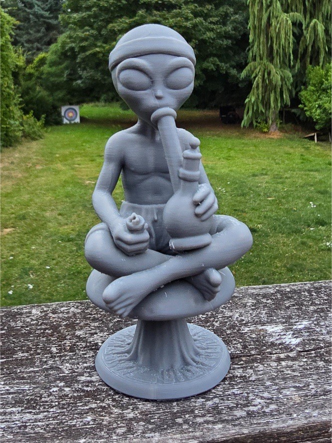 Meditating Alien Figurine free 3D printable STL