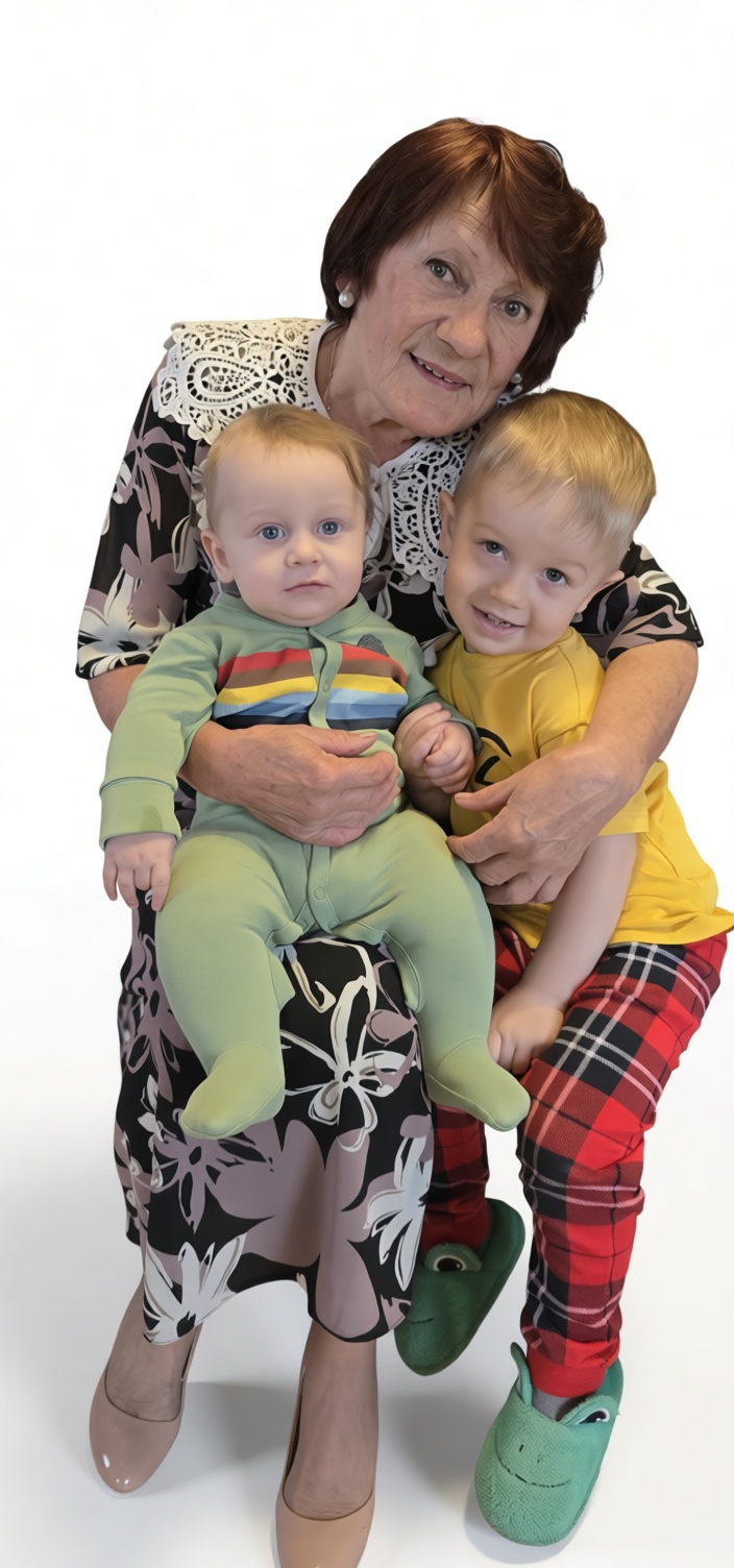 Grandmother with Grandchildren Figurine free 3D printable STL
