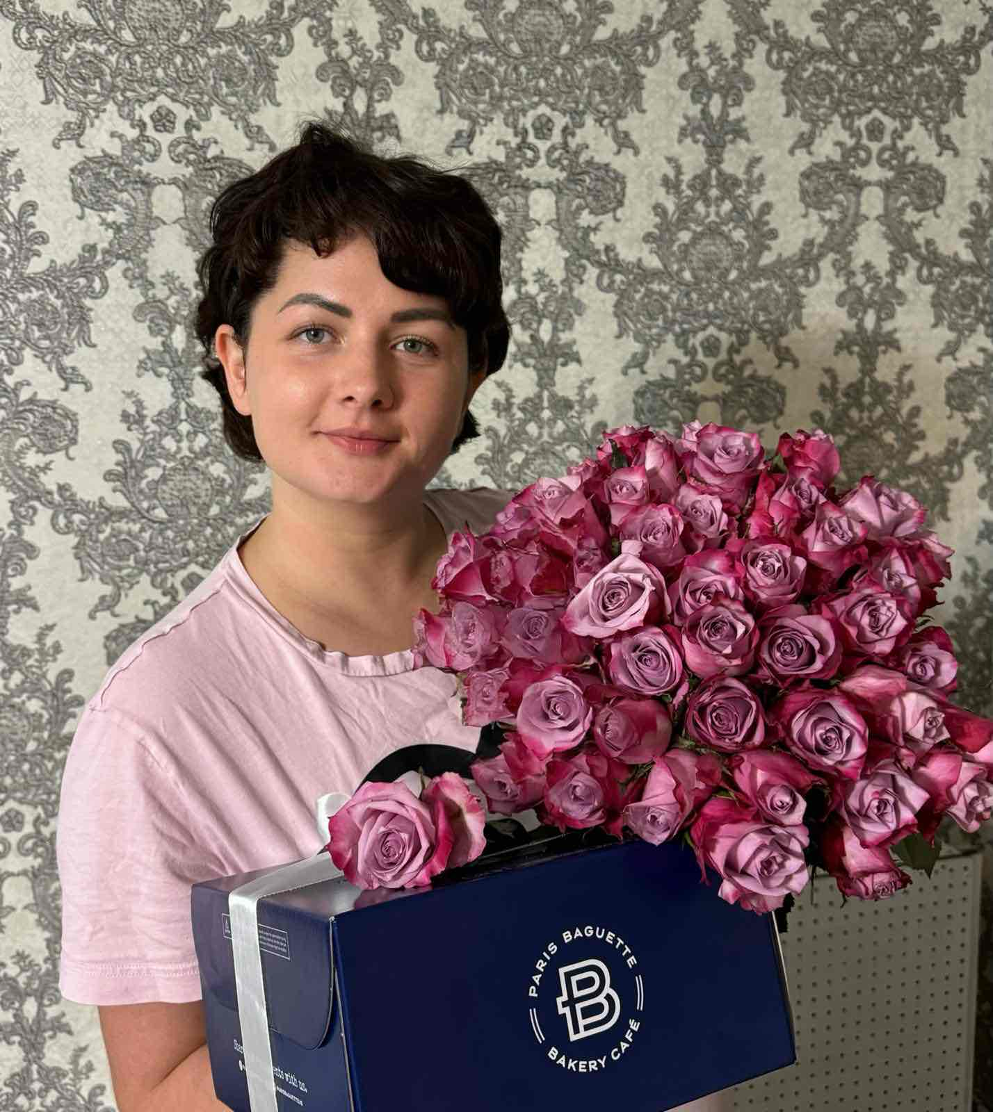 Woman Holding Roses free 3D printable STL