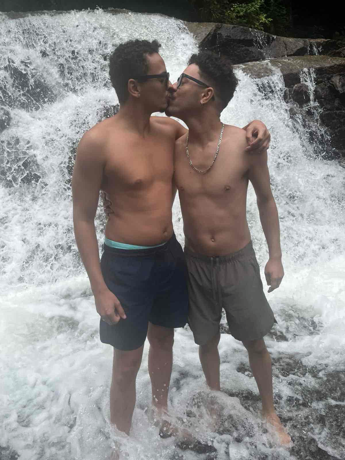 Two Friends at Waterfall free 3D printable STL