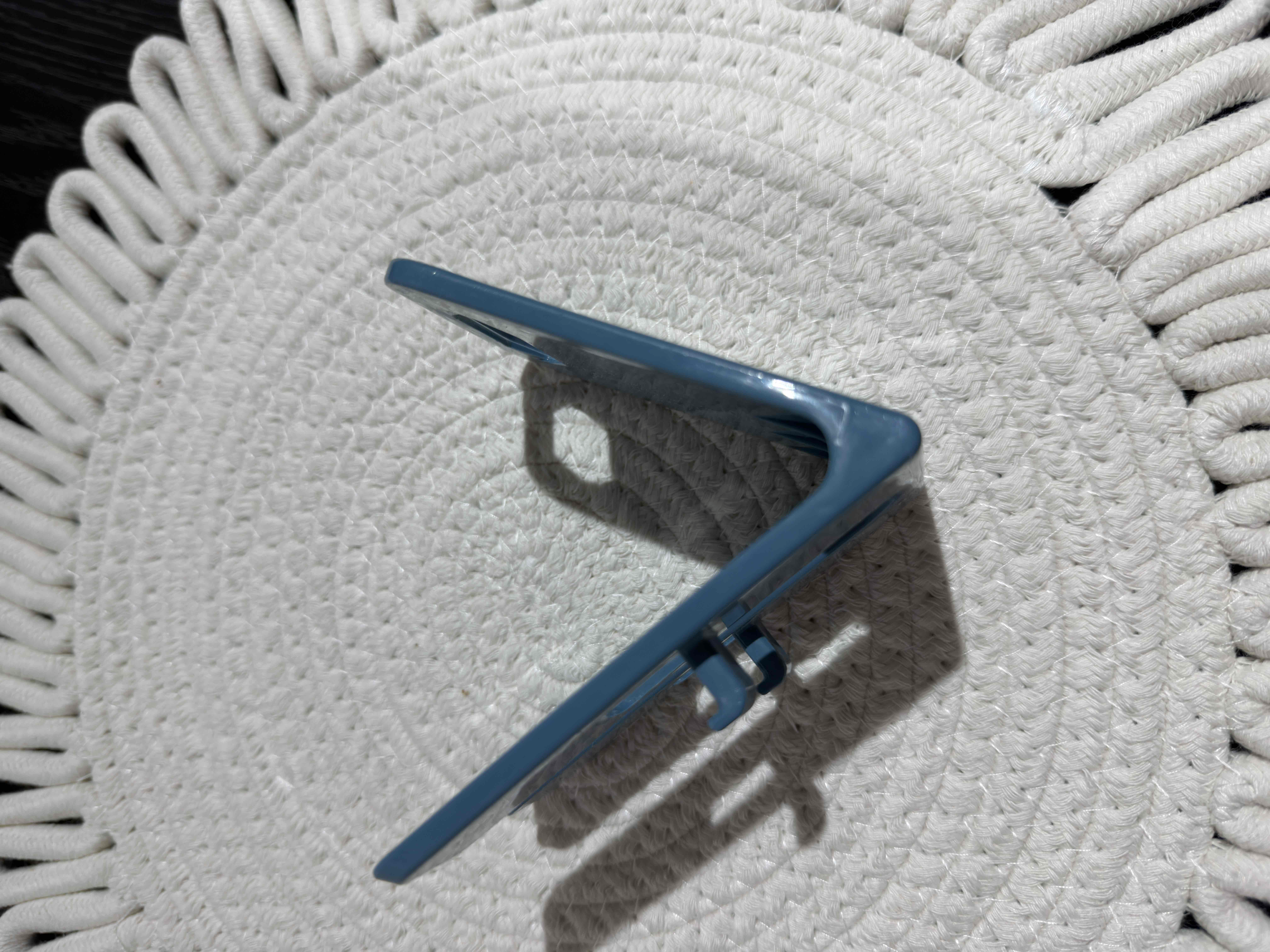 Blue Phone Stand free 3D printable STL